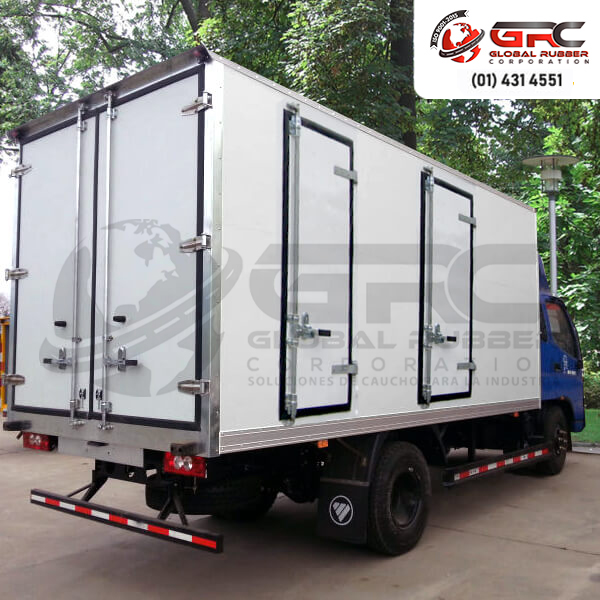 Contamos con diferentes tipos de perfiles de caucho para las puertas de vehículos pesados como furgones y camiones, perfiles para cámaras frigoríficas