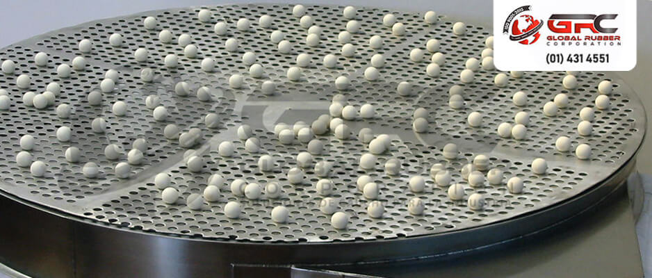 Las bolas de rebote para malla de zaranda pueden ser fabricados en distintos tipos de caucho , siendo los más comunes el caucho natural , silicona y poliuretano.